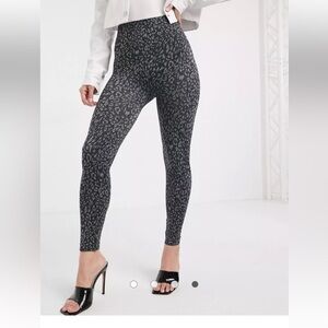 Spanx Look at Me Now double layer waistband leopard print jegging in black Sz. M